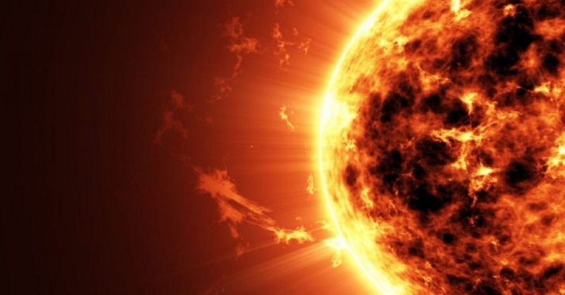 ¿Por qué a un fotón le cuesta 100 mil años viajar del centro del Sol a su superficie y sólo 8 minutos en llegar a la Tierra?